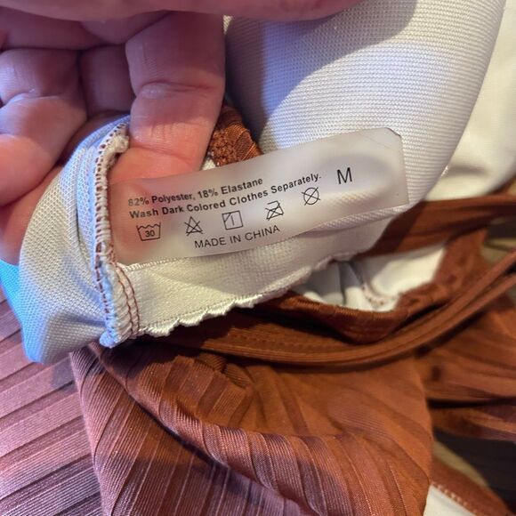 Swimsuit one piece size medium - Picture 7 of 7